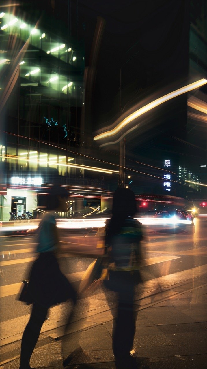 City Night Scene Shanghai Hotel, Blurred Foreground, Passing Pair, Dynamic Framing Photography Composition