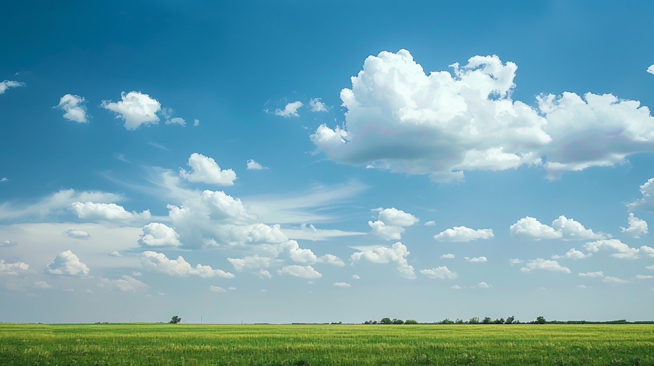 HD Sky Wallpaper of Grass Fields and Clouds in Melitopol Ukraine